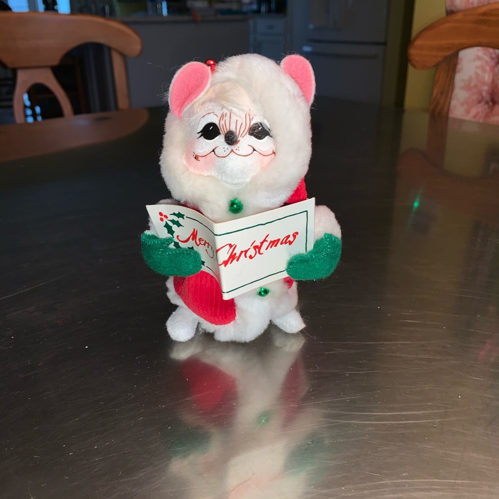 annalee mouse • girl caroler